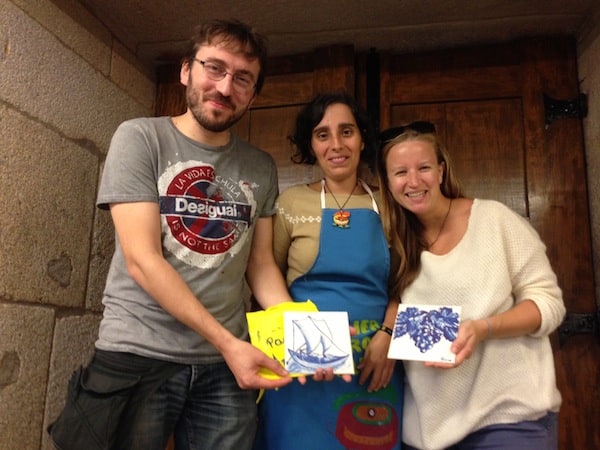Et voilá: Two days later, Niruska delivers us our very own Azulejos tile as a perfect souvenir of the city of Porto! Find out here how you can do one, too.