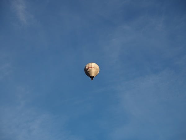 … our neighbouring balloon soon is reduced to a little dot in the sky.