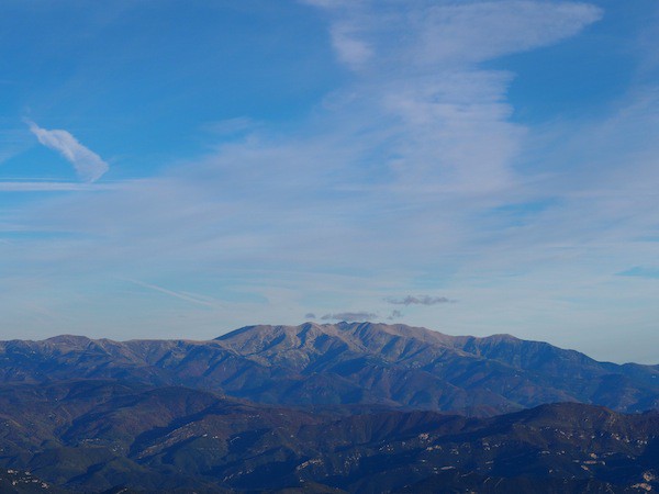 From here, I can see the Canigo mountain massif at the Catalan-French border to the north ...