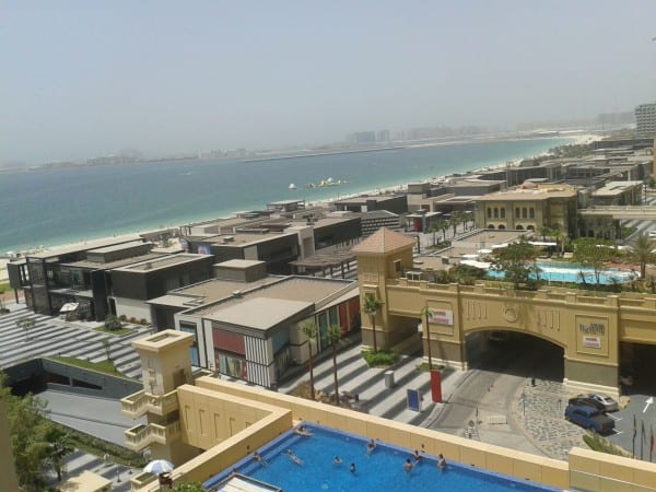 Blick von meinem Hotel kurz nach Ankunft in Dubai: Traumhaft, oder?