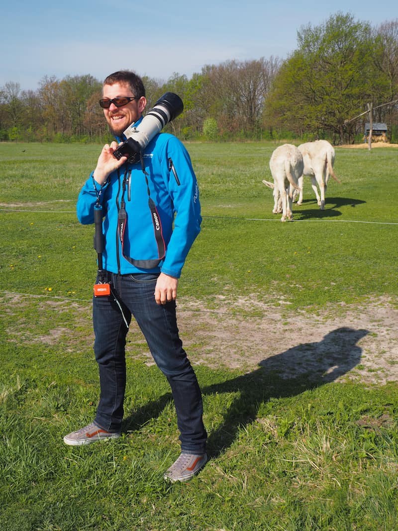Stolzes Posing durch lieben Freund & Kollegen Jürgen von Lifetravellerz.com: Seht her, meine weißen Esel!