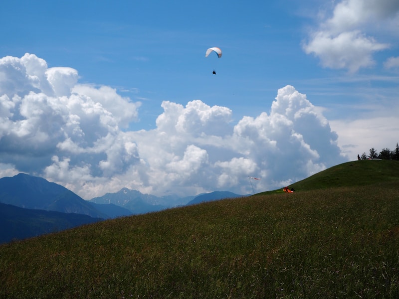 ... den Radsberg als beliebtes Ausflugsziel für Gleitschirmflieger, Paraglider zu erklimmen.