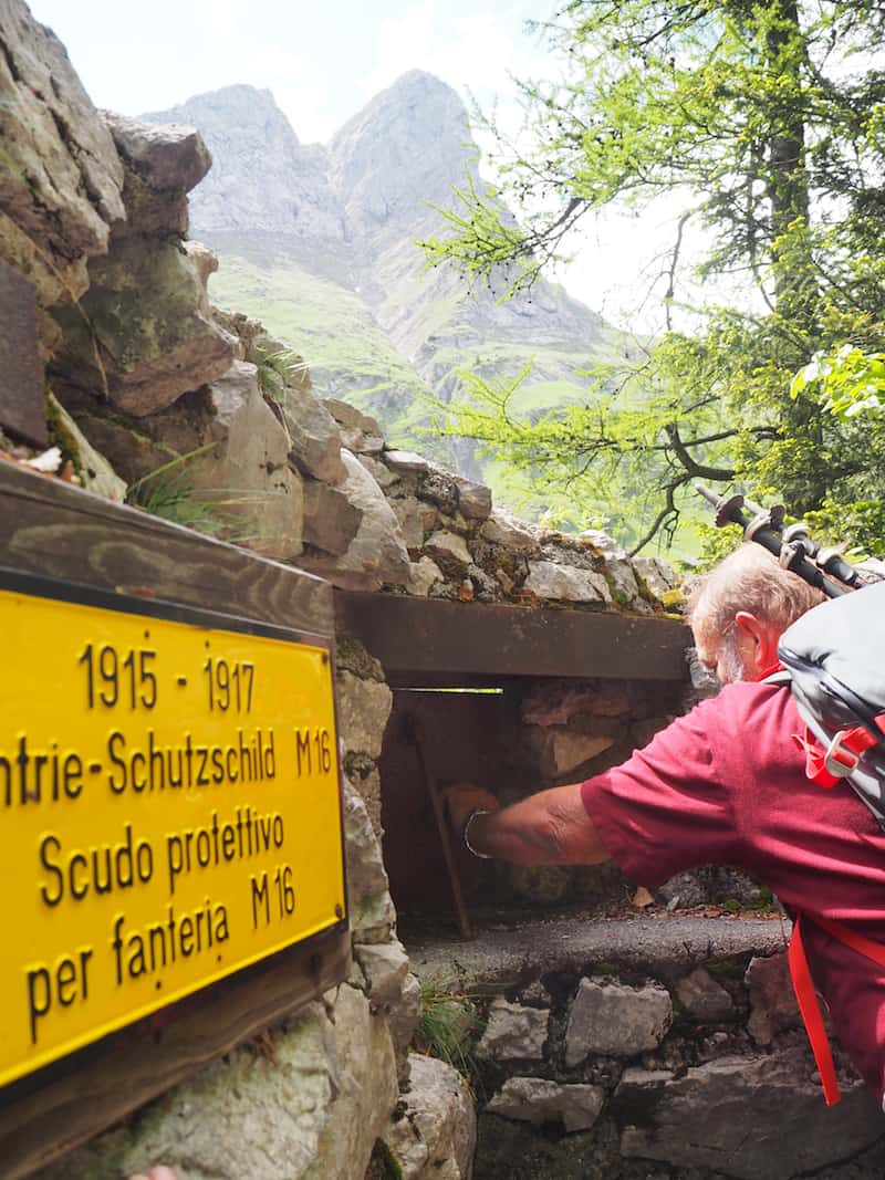 Schon unglaublich, wenn man bedenkt, dass hier vor genau 100 Jahren noch schweres Geschütz aufgefahren wurde: Krieg in den Bergen ergibt, bei näherer Betrachtung, noch weniger Sinn als anderswo.