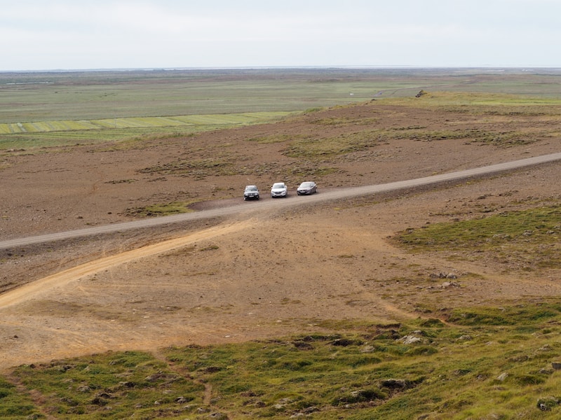 ... es reichen gut und gerne "normale Autos" für die allermeisten (leeren?) Straßen auf Island.
