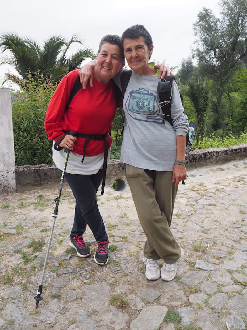 Here's to a sister couple who's impressed me deeply: At 74 and 71, respectively, they were "walk-flying" the Camino, much faster than I could ever have imagined to walk ...!