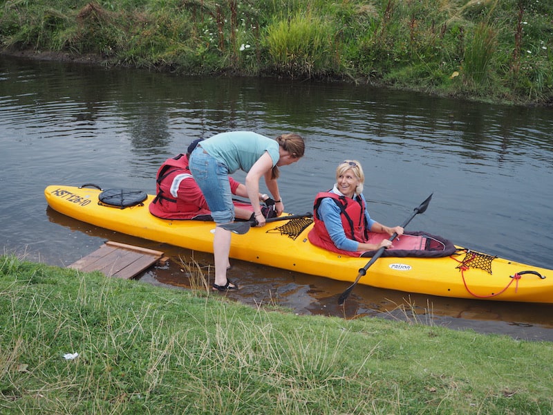 Von Anfang an schafft es Sandra Kley, uns Mut (und Begeisterung) für die Paddelfahrt im Doppel-Kayak zu machen ...