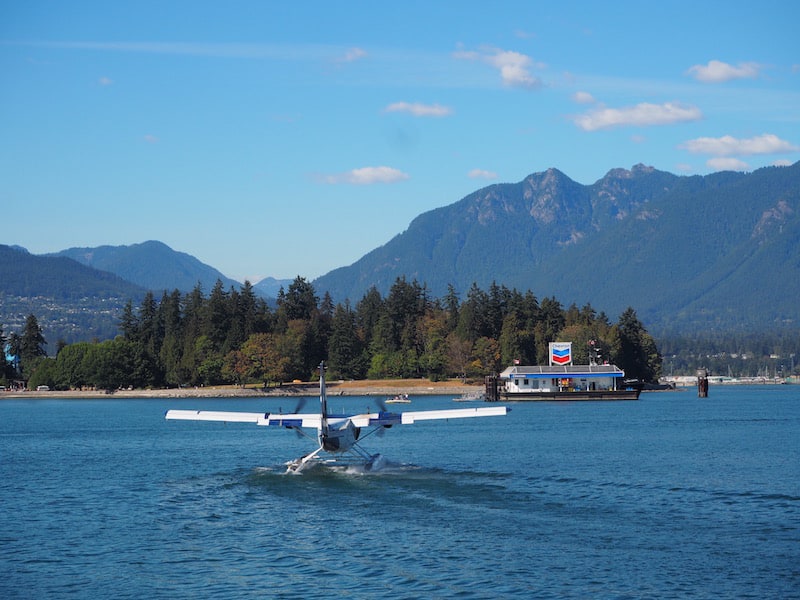 ... von dem aus die flotten kleinen "Float Planes" (Wasserflugzeuge) ein reges Geschäft auf die zahlreichen Inseln rund um Vancouver machen: Nicht weniger als 55 solcher Kleinflugzeuge steuern selbige regelmäßig an!