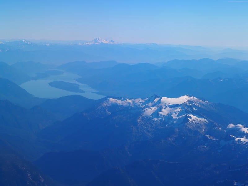 Take a look at these views as we fly over the Rocky Mountains, with glorious snow-capped Mount Baker at the horizon …
