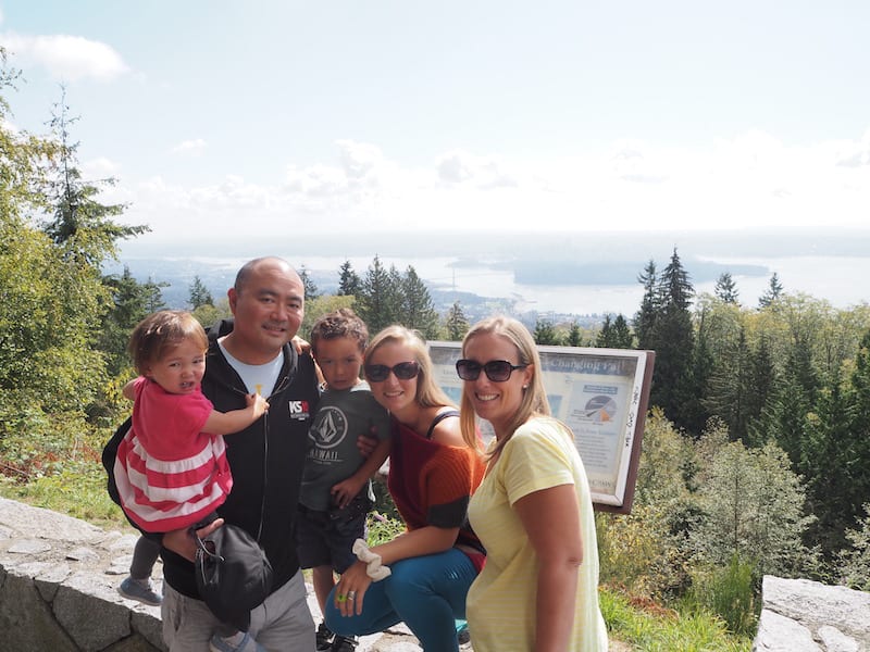 Mein Ausflugsfoto mit dieser lieben Familie aus Vancouver zeigt wieder einmal, wie schön und einfach es sein kann, als internationale Reisende von Kanada mit offenen Armen empfangen und aufgenommen zu werden.