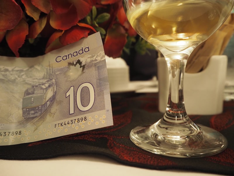 On a little side note: Did you know that the Canadian ten dollar note actually had a picture of the VIA Rail train on it? Best found out over a glass of wine on the very train itself ...! :D