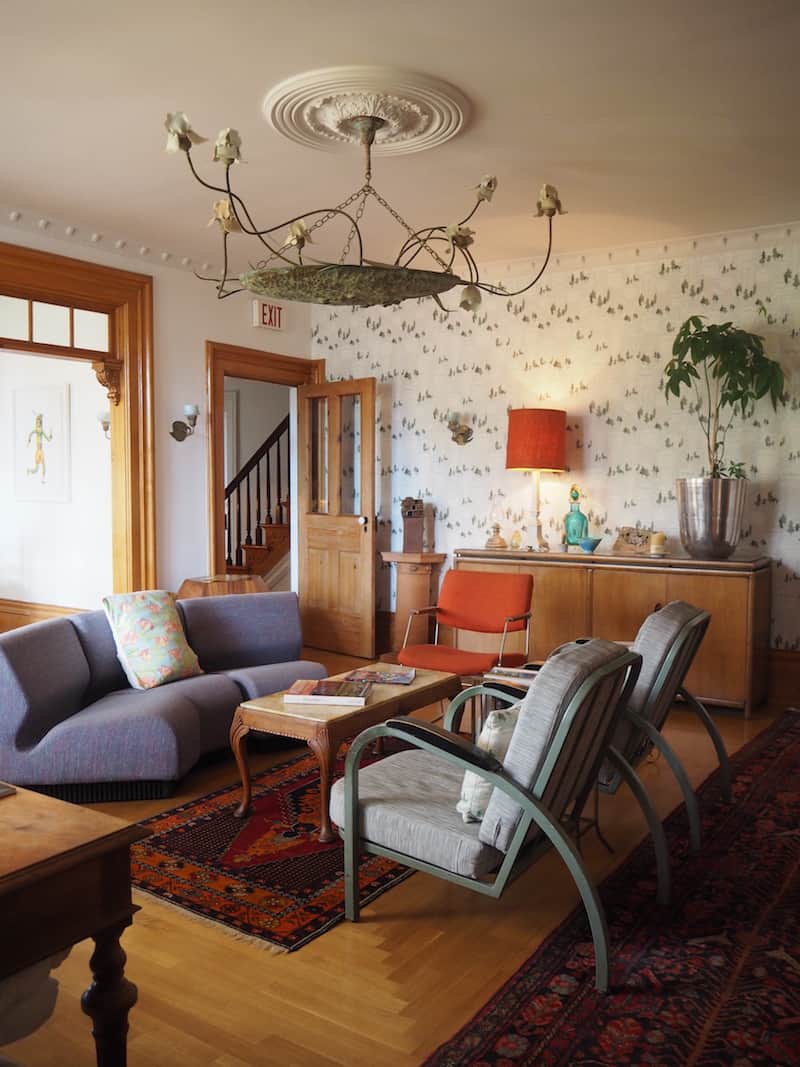 ... and congratulations, too, on such a beautiful décor again at the reception area: I immediately want to stay and/ or go back here to read, write or simply relax in such a beautiful, and welcoming environment.