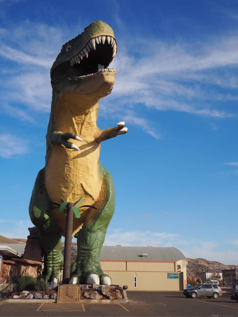 Welcome, folks! Mind this giant T-Rex just before the bridge in Drumheller: Really spooked me out as I first glanced upon it …