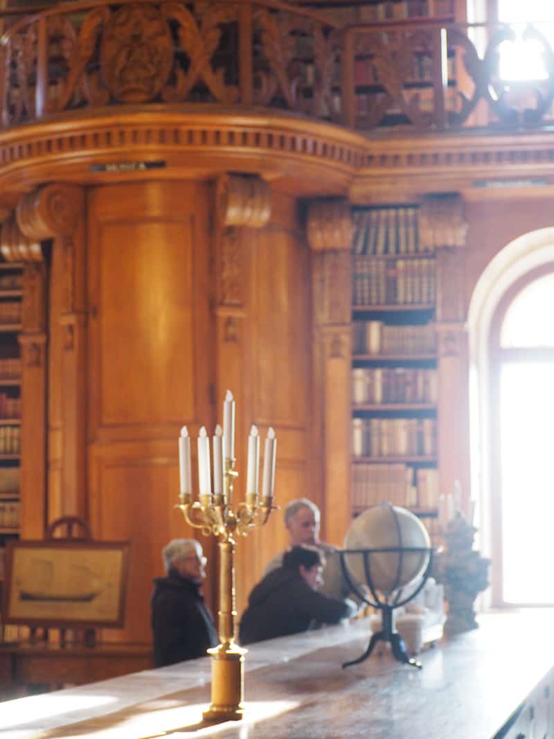 Mein Tipp lautet dabei: Die berühmte Bibliothek des Schlosses. Sagenhaft, was hier für jahrhundertealte Bücher und Kulturschätze von unfassbarem Wert liegen ..!