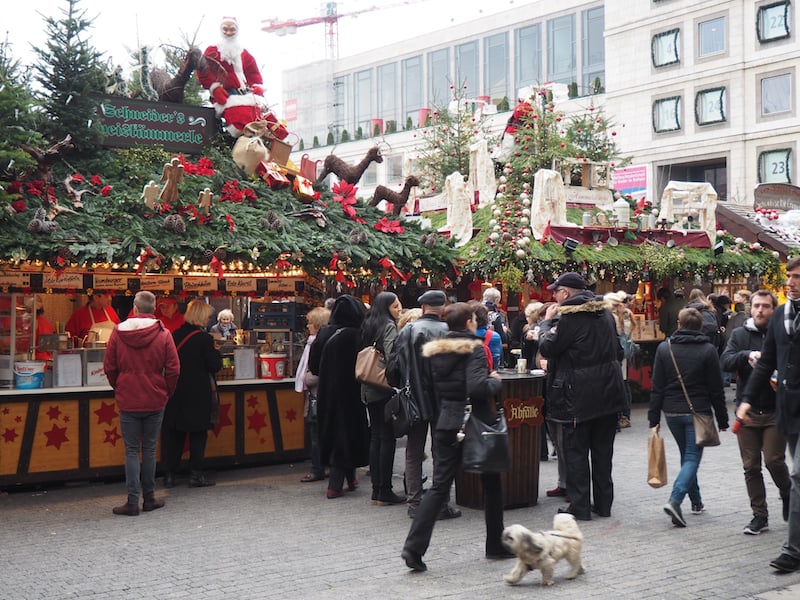 Schon bei der Erstbegehung des Stuttgarter Weihnachtsmarktes, unmittelbar nach meiner Ankunft in der Stadt ...
