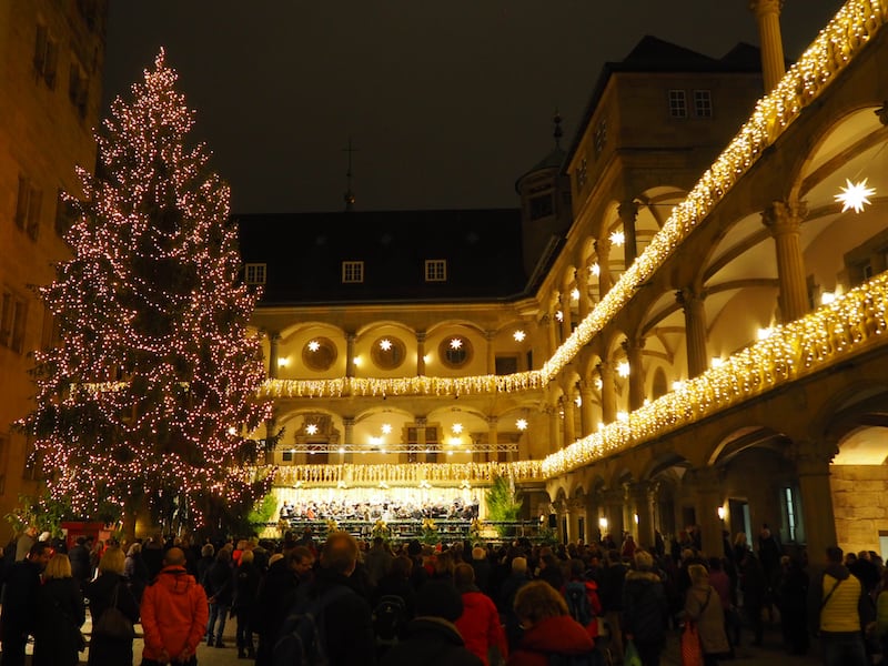 ... dann, ja dann, erwacht die Weihnachtsstimmung wirklich zum Leben - wie hier beim ersten Schlosskonzert des Jahres ...