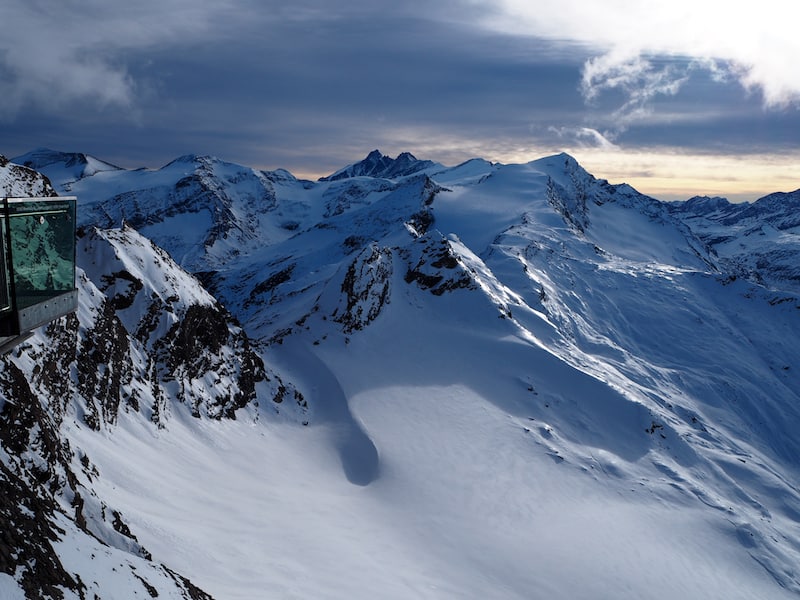 ... den einen oder anderen stillen Moment der Ruhe und Kontemplation zu gönnen: Blick auf die höchste Spitze des Landes, den Großglockner von der Aussichtsplattform des Kitzsteinhorn aus.