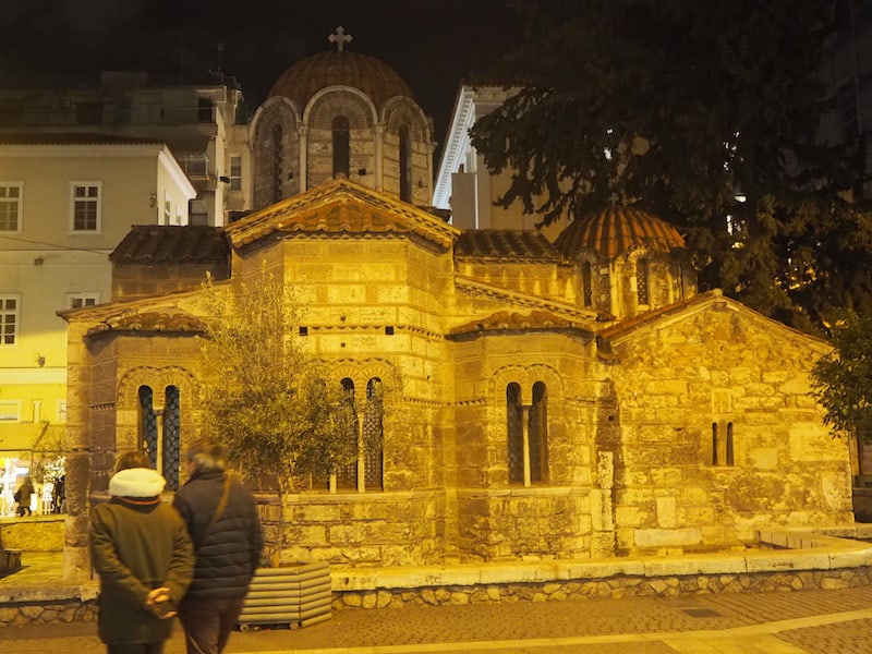 Ioannis' Spezialgebiete lauten auf Archäologie & kulturelles Erbe in der Kirchengeschichte Griechenlands - mit ihm durch das nächtliche Athen zu ziehen ...