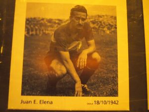 Elena bedeutet auch Fußball: Im La Boca Stadion informieren wir uns über die 1. Leidenschaft der Argentinier.