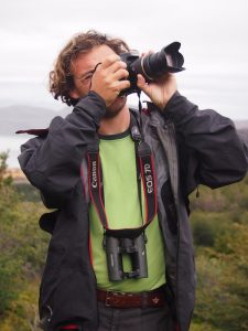 Ihr Freund Julien, der sie seit einigen Monaten durch Neuseeland, Australien und Südamerika begleitet, ist erfahrener Vogelbeobachter und begeisterter Fotograf: Seine "Swarovski-Augen" verhelfen uns zu tollen Vogelbeobachtungen in freier Natur!