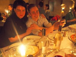 Geburtstagsfeier meiner Freundin Sophie im Gorgonzola Club: Wir genießen die Stimmung und das gute italienische Essen.
