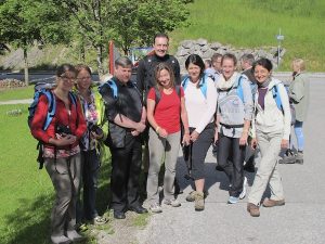 Die Wandergruppe aus Reisebloggern & Journalisten frohen Mutes am ersten Tag der musikalischen Wanderungen zu den "Gipfelklängen".