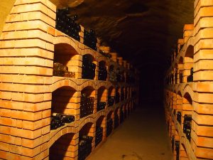 Frisch gestärkt begeben wir uns in die dunklen & tiefen Geheimnisse des größten österreichischen (Wein)Keller-Netzwerkes, den "Retzer Erlebniskellern" direkt unterhalb der Stadt die wie ein Schweizer Käse durchlöchert ist.