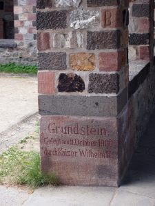 Kaiser Wilhelm legte hier den Grundstein für die Wiederauferstehung des Römerkastells.
