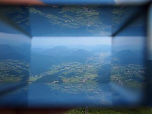... das "Paradies der Blicke" zu erkunden: Den Wiener Alpen Viewer gibt es direkt bei der Destination Wiener Alpen zu bestellen.