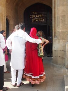 London vereint Menschen aller Kulturen & Herren Länder. Wie auch dieses süße, indische Pärchen auf Hochzeitsreise ...