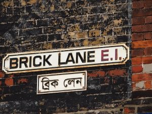 In Brick Lane kurz mal "Indien" besuchen und das schärfste Lokal der Stadt entdecken !
