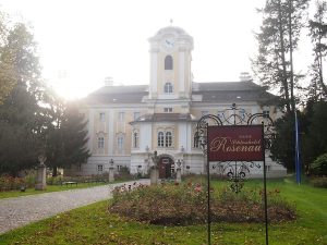 Das Schlosshotel Rosenau ist schon aufgrund seiner historischen Bedeutung eine Reise wert: Im 1. Österreichischen Freimaurer-Museum erfährt man alles über die einstige und heutige Bedeutung der Freidenker.