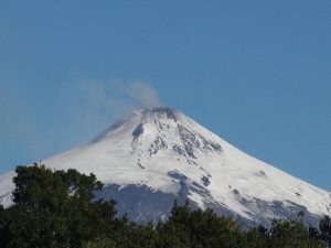 Anfangs so gar nicht zum Lachen zumute war mir beim Anblick dieses rauchenden Vulkans in Villarrica, Chile. Etwas argwöhnisch beobachtete ich Zeit meines Aufenthalts dort das sichtbare Zeichen mächtiger Erdaktivitäten.
