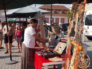Entspannte Atmosphäre am Markt: Rumänien, we like.