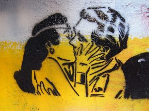 Romantik pur: Auf "Street Art Graffiti Tour" in Buenos Aires. Statt oder in Ergänzung zu den klassischen Sehenswürdigkeiten interessieren mich beim Reisen noch viel mehr die kleinen Geschichten, die es wert sind erzählt zu werden.