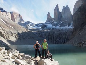 Geschafft: Den Bergsee zu Füßen der berühmten "Torres Del Paine" im Süden Chiles erklommen … so ein Gefühl vergisst man nie wieder in seinem Leben.