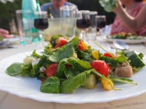 ... ob beim gemeinsamen Abendessen an Deck ...