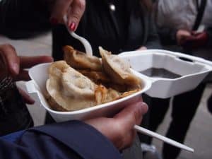 "Let's do some 'noshing'", Jeff proclaims merrily as he leads us on: Sampling delightful Asian dumplings on the street, as befits the street food atmosphere in this part of town.