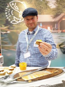 Not far away, Carinthian fisherman Markus Payr gives out delightful fish tapas from back home, promoting Carinthian lakes & rivers as a gourmet destination to travellers worldwide.