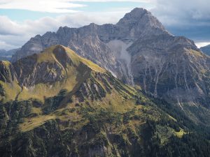 Noch so ein "Walser Original": Die unfassbar schöne, kraftspendende Region der Walser Berge rings um uns. Bestimmt haucht sie auch den Pflanzen ungemeine Lebenskraft ein!