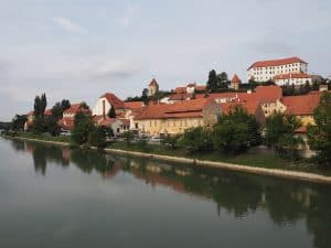 Die Stadt Ptuj (Pettau) liegt malerisch am Fluss Drau, nur eine knappe Autostunde von Graz entfernt.