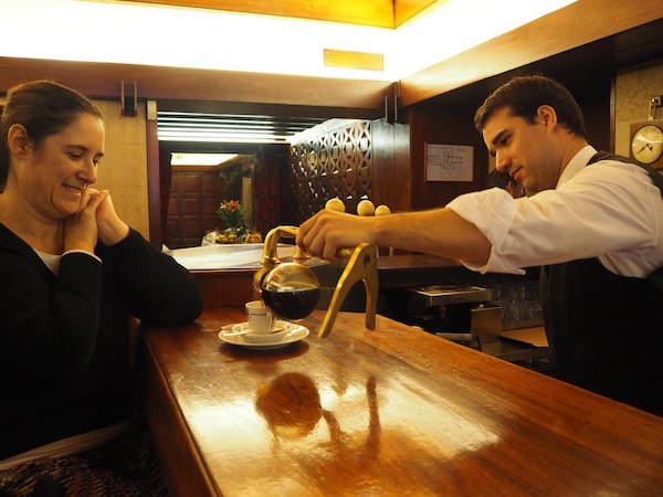 Kaffeeservice im Café Gambrinus Lissabon