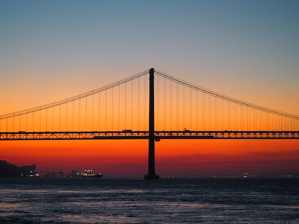Sonnenuntergang am Tejo in Lissabon - Portugals Hauptstadt