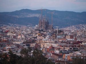 Von hier aus ist auch die Sagrada Familia, eines der wohl bekanntesten Wahrzeichen Barcelona's, schön zu sehen: Ob sie wohl je fertig gebaut wird?