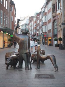 Auf nach Bremen! Die Statue des Hirten und seiner Schweine ...