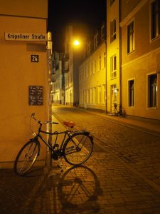 Ganz begeistert ob der jüngsten abendlichen Erkundung von Rostock ziehe ich meine Runde durch die Altstadt ...