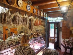 Besides, great (mountain) food forages are possible in places such as Camprodon, this time in the Pyrenees near the French border ...