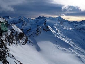 ... den einen oder anderen stillen Moment der Ruhe und Kontemplation zu gönnen: Blick auf die höchste Spitze des Landes, den Großglockner von der Aussichtsplattform des Kitzsteinhorn aus.