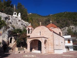 ... denn hier liegen die (kompletten) Reliquien des heiligen Patapios begraben, einem wichtigen Pilgerort für orthodoxe Gläubige aus Griechenland, Polen oder Russland.