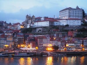 ... in a place called "Porto Cruz", which offers wine tastings, a wonderful restaurant experience, as well as stunning views over the old town of Porto from its lounge area on the upper floor along the Douro river.