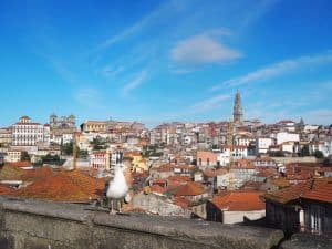 ... we take a look down over Porto from Sé Cathedral ...